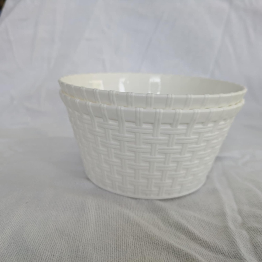 2pk 37oz Plastic Woven Baskets white - Bullseye's Playground NWT